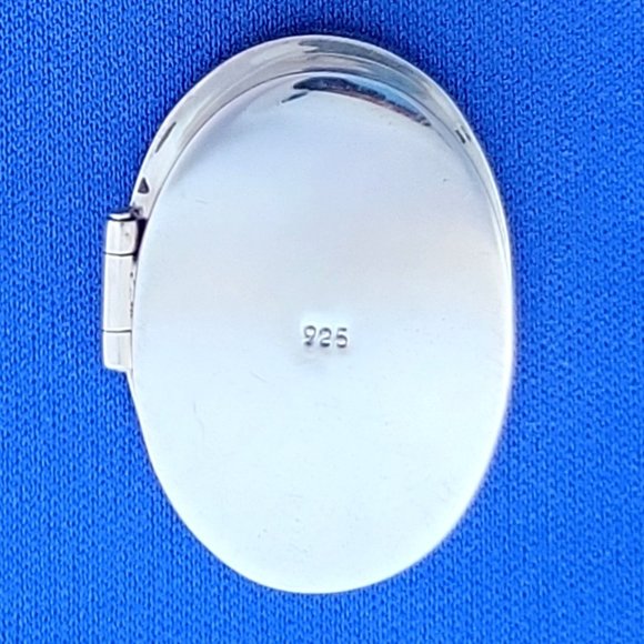 Sterling 925 Silver Box with 3 Real Miniature Rosebuds - Picture 2 of 7